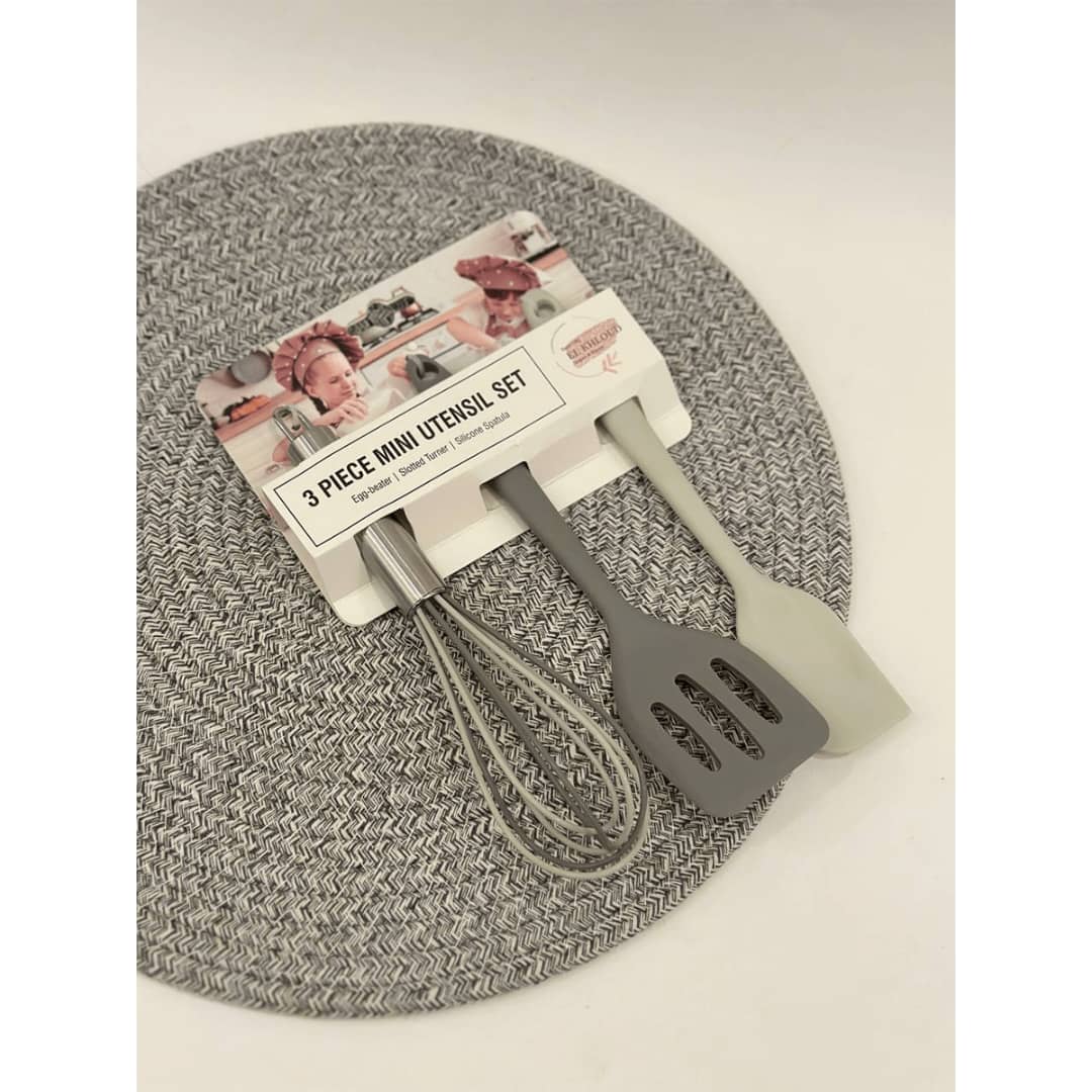 طقم سليكون صغير 3 قطع (2ملاعق+مربش)DH3308