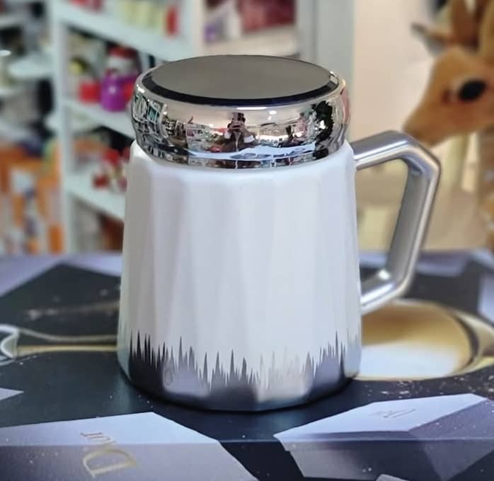 مج سيراميك ابيض بيد وغطاء فضي مراية AFI-2517