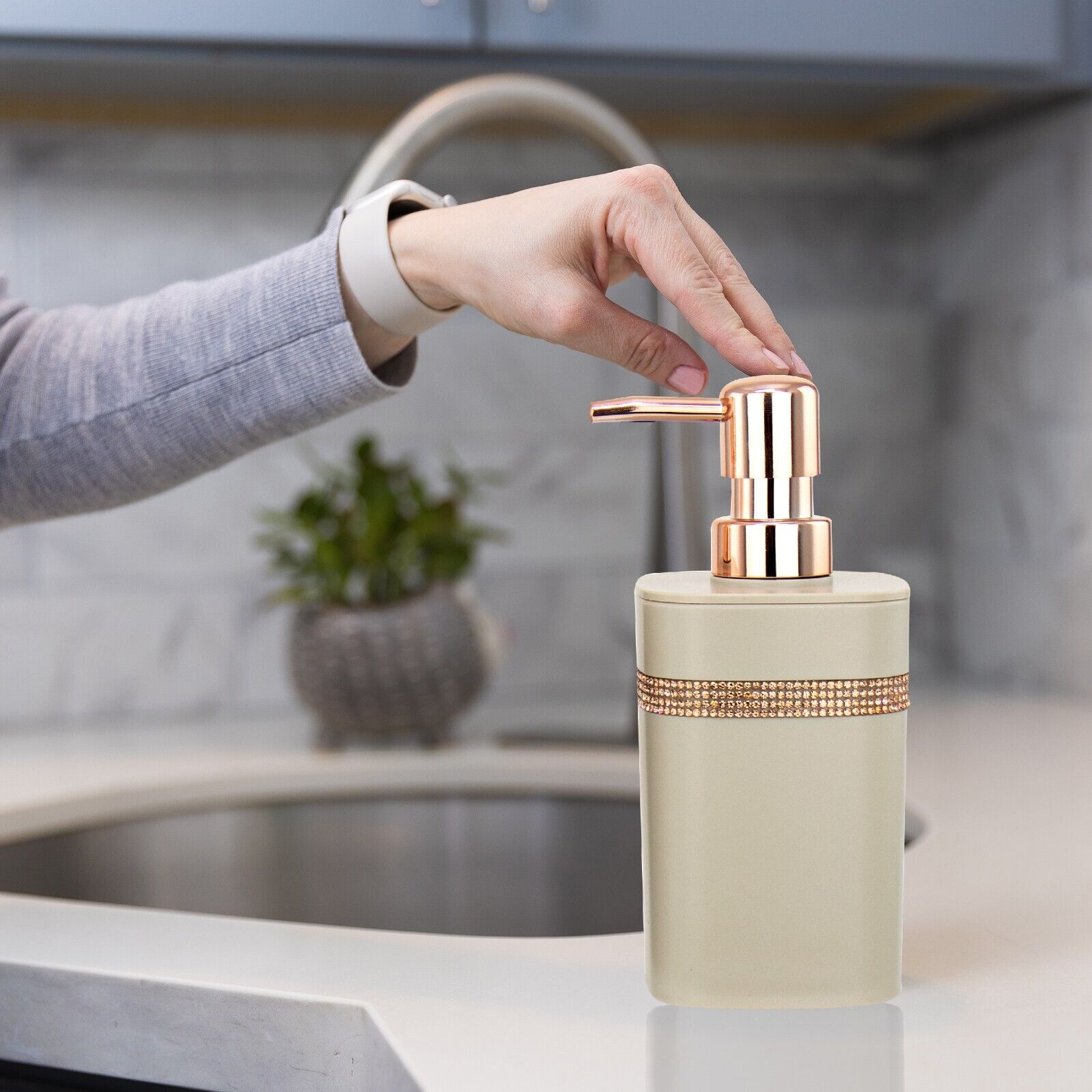 علبة كريمات او صابون ضغط وحزام ذهبي AZ-2079