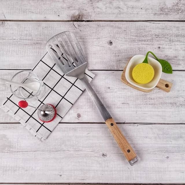 ملعقة  خبز ستيل ممتاز يد خشب AZ-2173