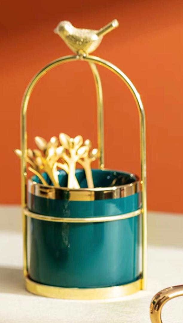 كوب ملاعق حلا سيراميك مدور مع ستاند ذهبي شكل عصفور AZ-1507