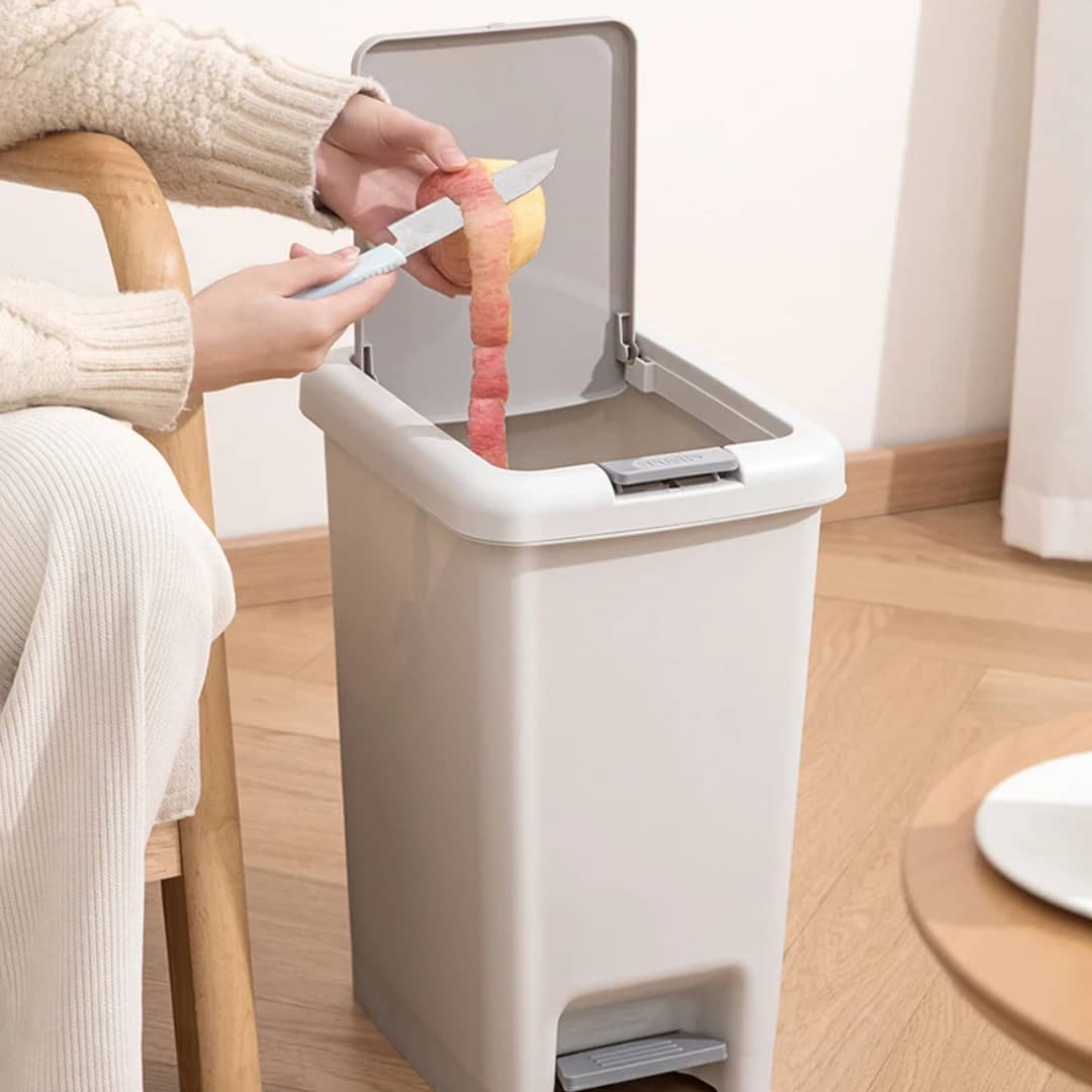 سلة قمامة دعسة