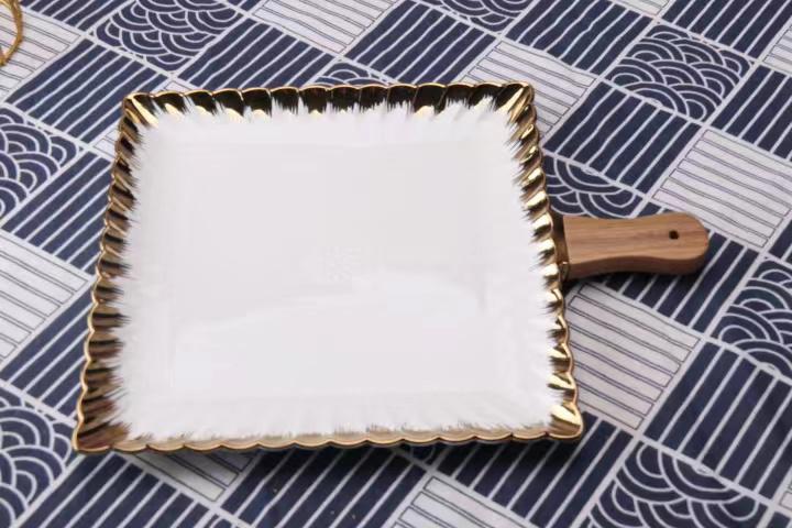 صحن سيراميك مذهب مربع بيد خشب 25*25 سم AZ-1429