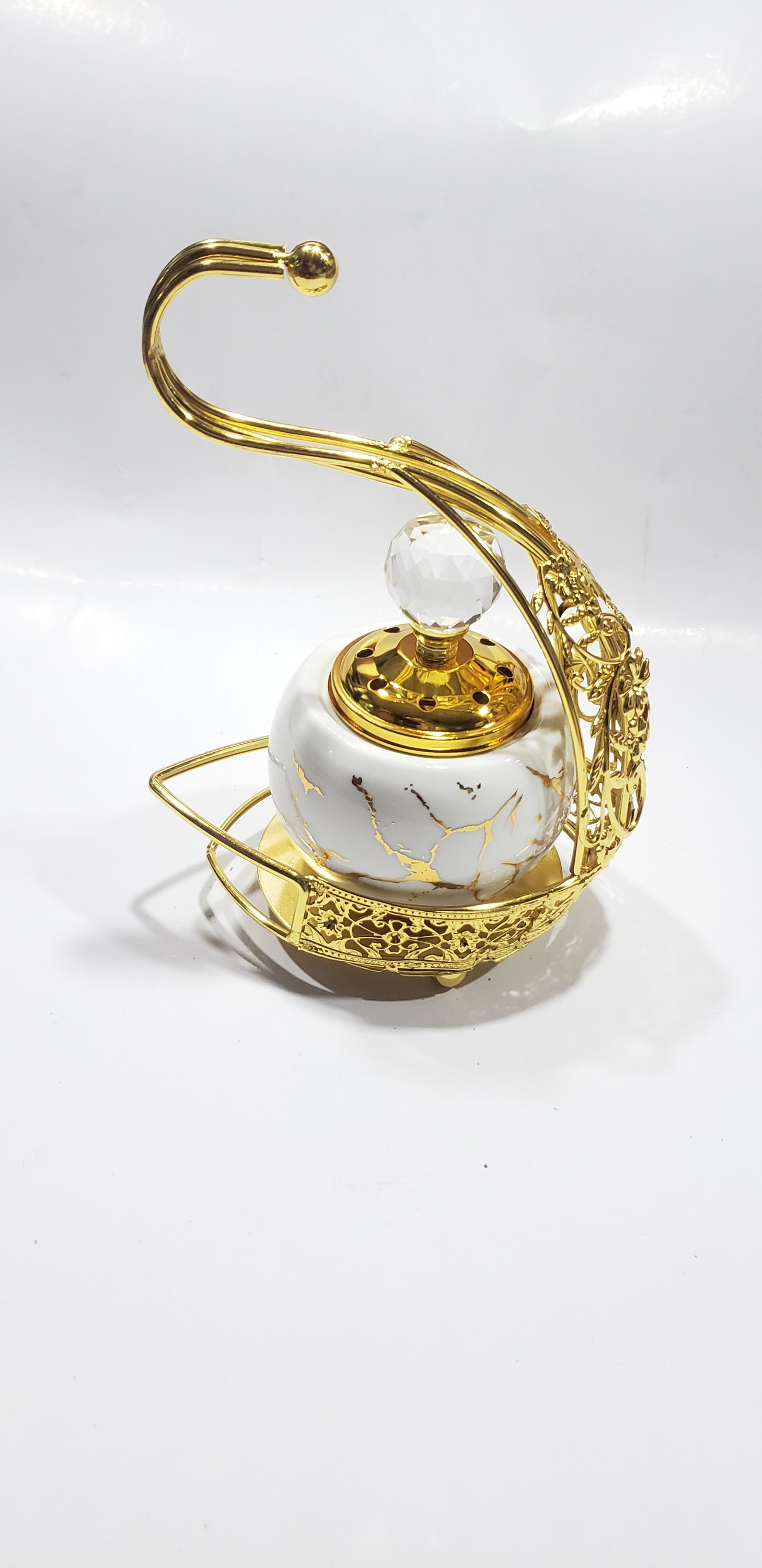 مبخرة سيراميك اسود في شيال ذهبي ZA-5170