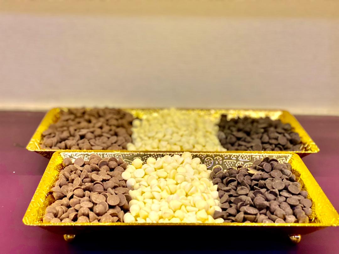 صحن تقديم حلويات مستطيل ذهبي بن شيهون